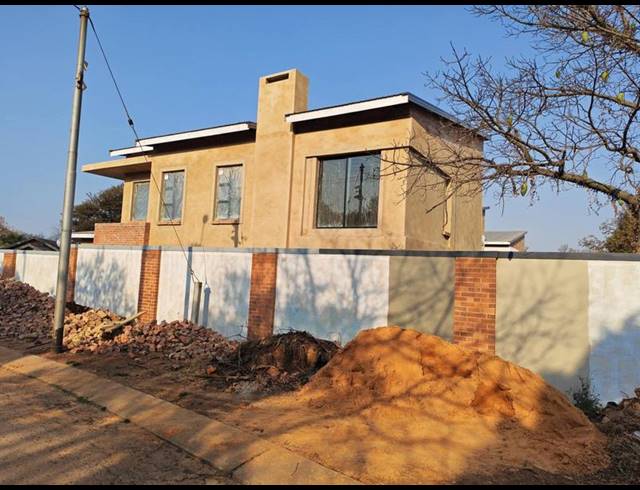 4 BEDROOM HOUSE FOR SALE IN LYNNWOOD GLEN
